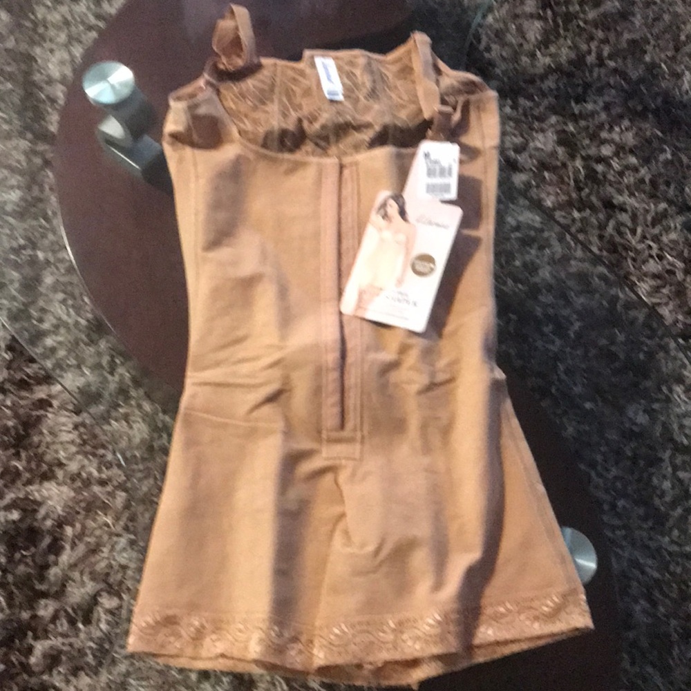 BODY SHAPER